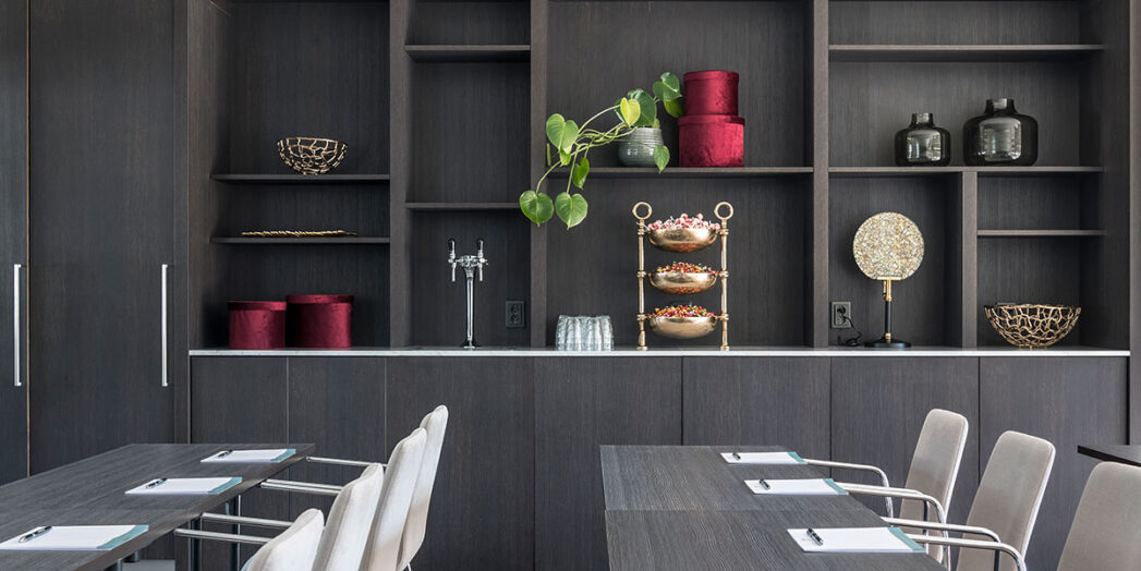 Hylla i konferenslokal